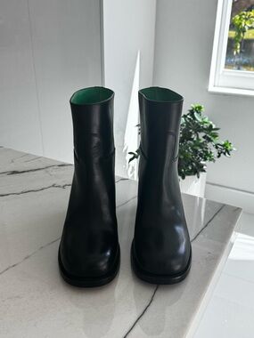 Bottega Veneta Black Leather Ankle Boots